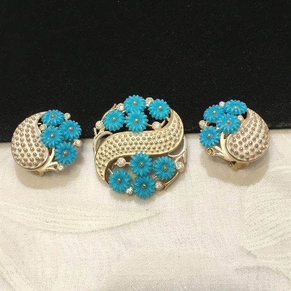 Vintage Enamel And Molded Celluloid Flower Set - Picture 7 of 8